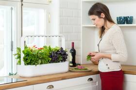 Chytrý květináč Click and Grow Smart Garden 9 Pro bílý

 obrázek produktu 7 z 7