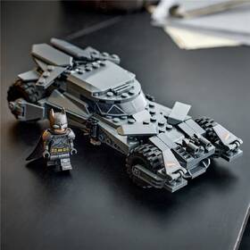 Stavebnice LEGO® DC Batman™ 76331 Batman vs. Superman™: Batmobil 

 obrázek produktu 5 z 7