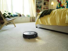 Robotický vysavač iRobot Roomba j7 černá barva

