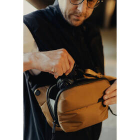 Brašna Peak Design Everyday Sling 3L (v2) Coyote 

 obrázek produktu 9 z 10