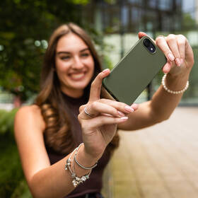 Kryt na mobil FIXED ReStory na Apple iPhone 16 Pro zelený

 obrázek produktu 8 z 9