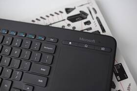 Klávesnice Microsoft All in One Media Wireless, CZ/SK černá

 obrázek produktu 7 z 8