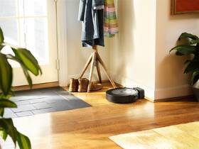 Robotický vysavač iRobot Roomba j7 černá barva
