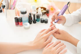 Sada na manikúru / pedikúru Rio NAEF fialová barva
