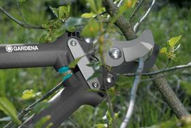 Nůžky na větve Gardena 901192101 500 BL černé/modré

 obrázek produktu 3 z 5