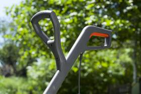 Strunová sekačka Gardena SmallCut 300/23 

 obrázek produktu 4 z 7