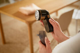 Odstraňovač žmolků Philips GC026/80 

 obrázek produktu 3 z 4