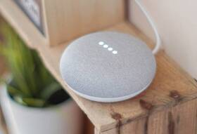 Hlasový asistent Google Home mini Chalk Repack bílý

 obrázek produktu 3 z 4