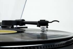 Gramofon Thomson TT351 bílý

 obrázek produktu 2 z 5
