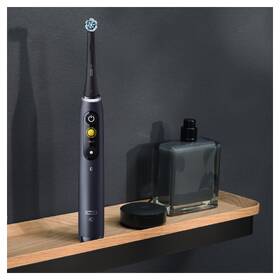 Zubní kartáček Oral-B Black Onyx 
