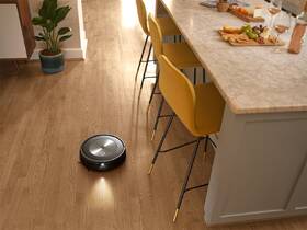 Robotický vysavač iRobot Roomba j7 černá barva
