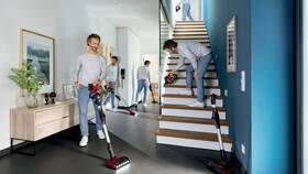 Tyčový vysavač Bosch BBS711ANM červená barva
