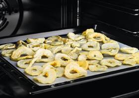 Kombinovaný sporák Electrolux EKK54950OW bílá barva
