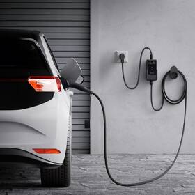 Cestovní nabíjecí stanice dé pro elektromobily 3kW s 10m kabelem, verze s CZ aplikací černá

 obrázek produktu 2 z 6