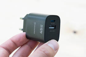 Nabíječka do sítě Swissten EDGE GaN 1x USB-C PD 45W/1x USB-A 18W QC černá

 obrázek produktu 7 z 8