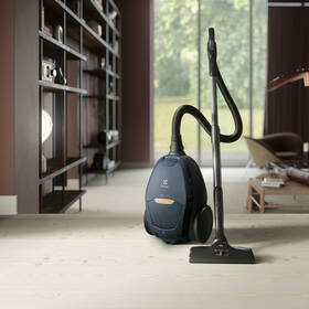 Podlahový vysavač Electrolux PD82-8DB modrá barva
