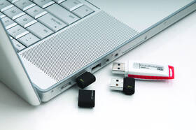 USB Flash Kingston 16GB černá barva

