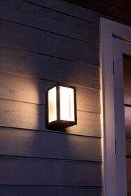 Nástěnné svítidlo Philips Impress White and Color Ambiance, nástěnné obdelníkové černé

 obrázek produktu 4 z 7