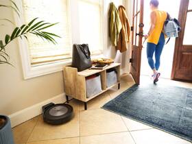 Robotický vysavač iRobot Roomba j7 černá barva
