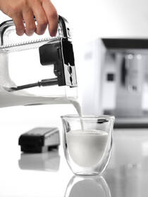 Automatický kávovar De'Longhi ECAM 650.85.MS stříbrná barva
