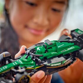 Stavebnice LEGO® Speed Champions 77245 Závodní auto Aston Martin Aramco F1® AMR24 

 obrázek produktu 4 z 8