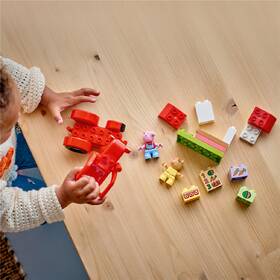 Stavebnice LEGO® DUPLO® Prasátko Peppa 10468 Traktor a tržnice 

 obrázek produktu 9 z 9