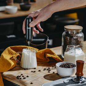 Napěňovač mléka Mesko MS4534 černý

 obrázek produktu 9 z 12