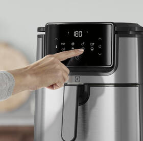 Fritéza horkovzdušná Electrolux E6AF1-4ST černá/nerez

 obrázek produktu 4 z 7