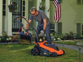 Sekačka Black-Decker LM2000 

 obrázek produktu 1 z 3