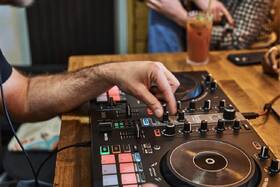 Mixážní pult Hercules DJControl Inpulse 300 MK2 černý

 obrázek produktu 5 z 8