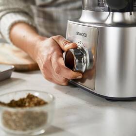Kuchyňský robot KENWOOD FDP65820SI stříbrná barva
