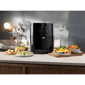 Fritéza horkovzdušná Electrolux EAF7SB černá barva
