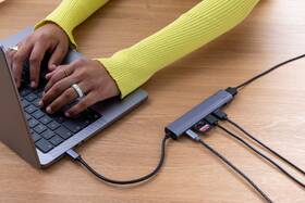 USB Hub Spello by Epico USB-C Slim 7v1 stříbrný

 obrázek produktu 4 z 4