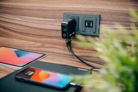 Cestovní adaptér Verbatim Mini GaN LCD, 2x USB-C PD 100 W, 1x USB-A QC 3.0, černá černý

 obrázek produktu 7 z 10