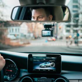 Autokamera LAMAX T8 černá barva
