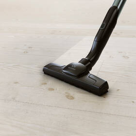 Podlahový vysavač Electrolux PD82-ANIMA červená barva
