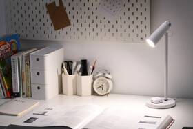 Stolní LED lampička IMMAX TIT, Qi nabíjení bílá

 obrázek produktu 5 z 9