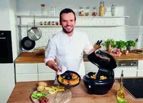 Fritéza horkovzdušná Tefal YV970815 černá

 obrázek produktu 10 z 32