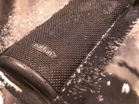 Přenosný reproduktor EarFun SP200B černá barva
