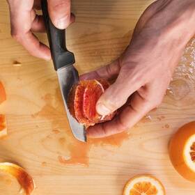 Nůž Fiskars loupací, 9 cm 

 obrázek produktu 3 z 3