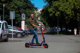Elektrická koloběžka Red Bull RACE TEN FULL modrá

 obrázek produktu 13 z 16