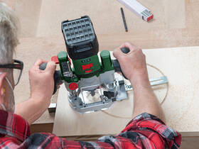 Frézka horní Bosch AdvancedTrimRouter 18V-8 (bez baterie) 

 obrázek produktu 7 z 10