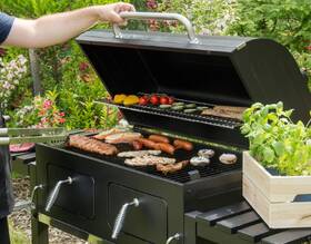 Gril zahradní na dřevěné uhlí G21 Panama BBQ černá barva
