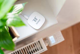 Řídicí jednotka Tesla Smart ZigBee Hub 

