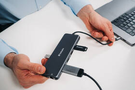 USB Hub Verbatim USB-C Pro Multiport 13 Port stříbrný

 obrázek produktu 3 z 4
