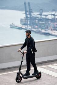Elektrická koloběžka Segway MAX G3 E antracitová barva
