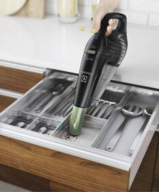 Akumulátorový vysavač Electrolux ZB6108GRE černý

 obrázek produktu 2 z 7