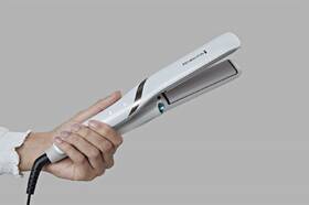 Žehlička na vlasy Remington S9001 HYDRAluxe PRO Straightener bílá

 obrázek produktu 7 z 11