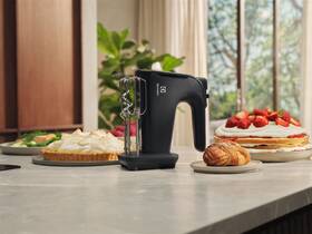 Ruční šlehač Electrolux Mattino 2.0 EHM4B šedý

 obrázek produktu 6 z 6