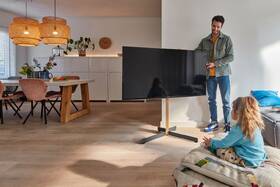 Stojan pro TV Vogel’s TVS 3695B pro úhlopříčky 40" až 77", nosnost 50 kg černý/dřevo

 obrázek produktu 12 z 13